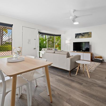 2 Bedroom Villa In Tropical Resort ヌーサヴィル エクステリア 写真