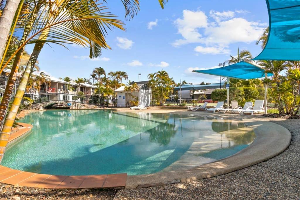2 Bedroom Villa In Tropical Resort ヌーサヴィル エクステリア 写真