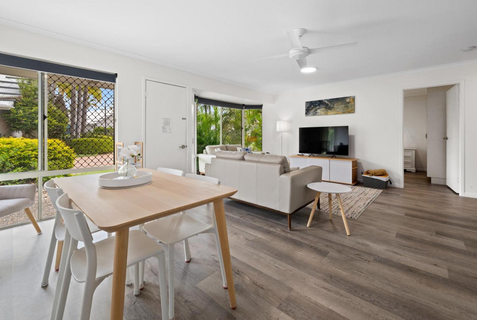 2 Bedroom Villa In Tropical Resort ヌーサヴィル エクステリア 写真